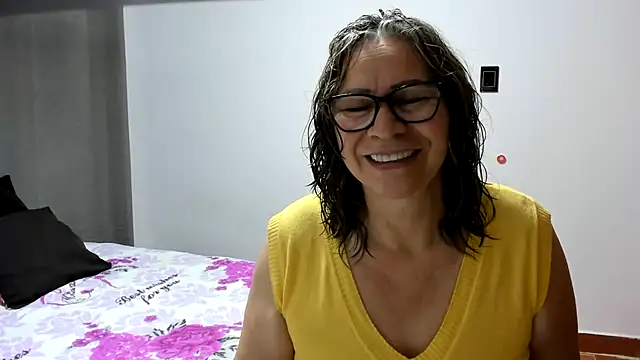 Snapshot of Carlaa-69 chatting on June 24, 9:19 am Carlaa-69 online show from June 24, 9:19 am
