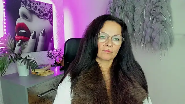 HelenLuxx online show from October 6, 6:49 pm