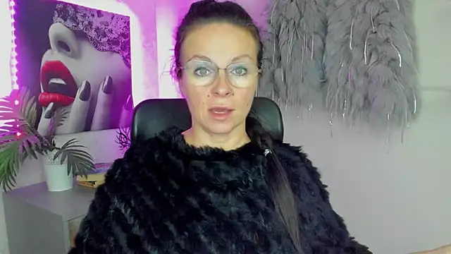 HelenLuxx online show from October 9, 5:44 pm