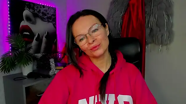 HelenLuxx online show from March 18, 4:21 pm