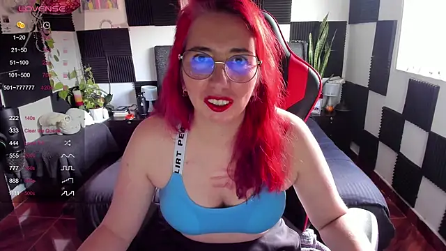 Snapshot of Ursula_fire chatting on April 29, 8:15 pm Ursula fire online show from April 29, 8:15 pm