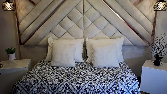 Snapshot of leslyflorez chatting on February 9, 12:06 am leslyflorez online show from February 9, 12:06 am