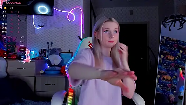 Snapshot of SweeteRose_Royce chatting on November 1, 2:52 pm SweeteRose Royce online show from November 1, 2:52 pm