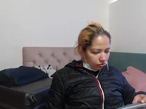 Snapshot of THEBOSSLARA chatting on March 10, 4:56 pm THEBOSSLARA online show from March 10, 4:56 pm