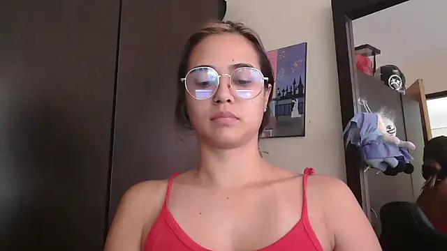 trianabell online show from March 31, 3:56 pm