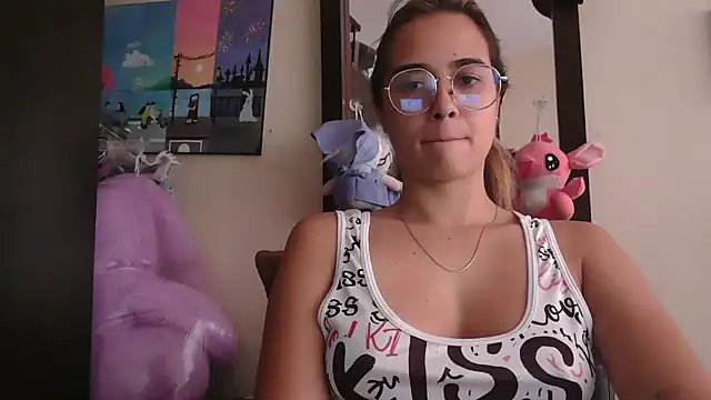 trianabell online show from April 18, 4:33 pm