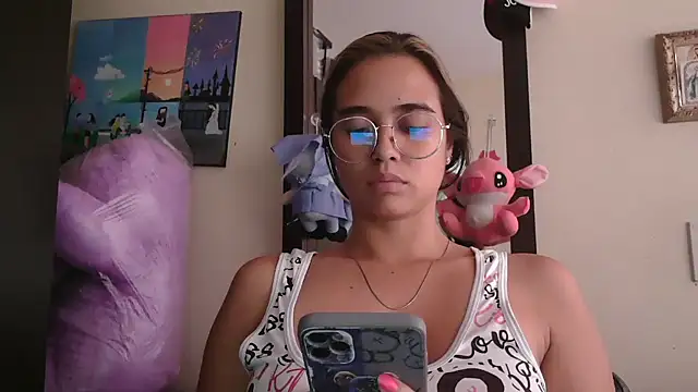 trianabell online show from April 18, 7:07 pm