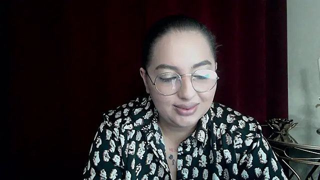 BustyAllyy online show from February 7, 8:45 pm