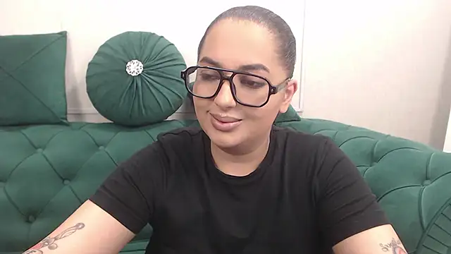 Snapshot of BustyAllyy chatting on April 19, 6:32 pm BustyAllyy online show from April 19, 6:32 pm