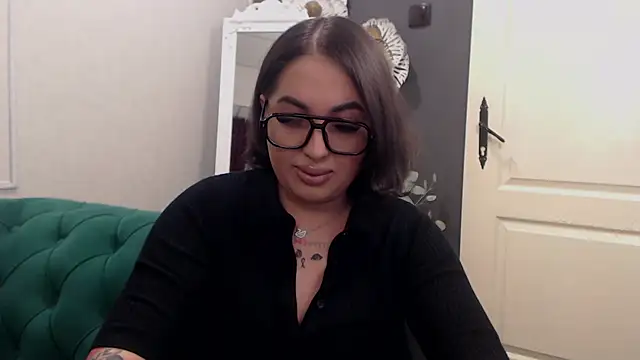Snapshot of BustyAllyy chatting on April 28, 4:12 pm BustyAllyy online show from April 28, 4:12 pm