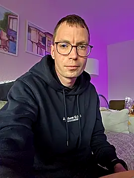 Schnubby1 online show from May 12, 2:25 pm