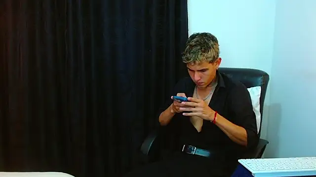 Bastiaan 28 online show from March 24, 2:16 am