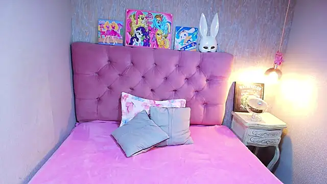 charlottemoonxz online show from March 25, 7:09 pm