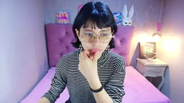 charlottemoonxz online show from April 14, 6:03 pm