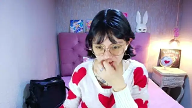 Snapshot of charlottemoonxz chatting on April 24, 6:21 pm charlottemoonxz online show from April 24, 6:21 pm