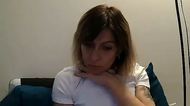 anechka1 online show from February 21, 10:44 pm