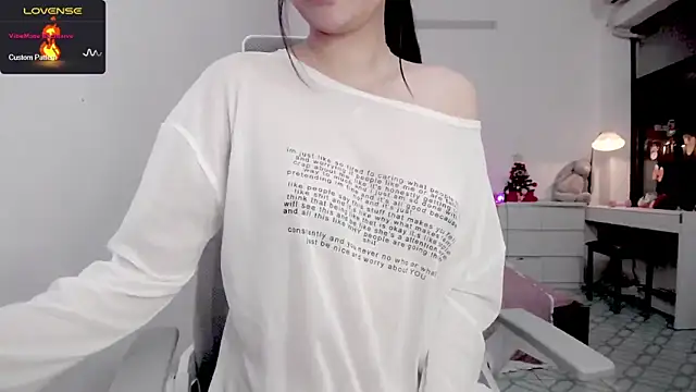 Snapshot of _OMO_ chatting on March 9, 5:49 pm OMO online show from March 9, 5:49 pm