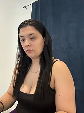 Snapshot of LuciaLoca chatting on February 26, 8:35 am LuciaLoca online show from February 26, 8:35 am