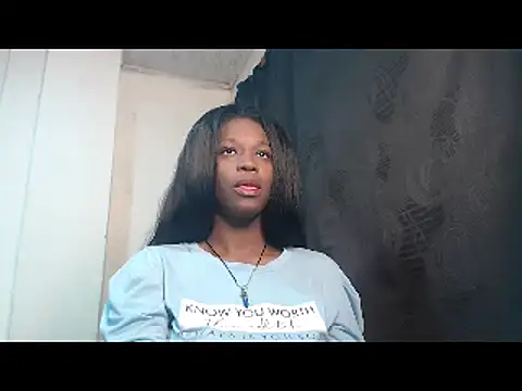 Snapshot of CarolinneMoor chatting on December 10, 1:43 am CarolinneMoor online show from December 10, 1:43 am