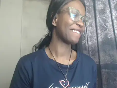 Snapshot of CarolinneMoor chatting on January 3, 11:57 am CarolinneMoor online show from January 3, 11:57 am