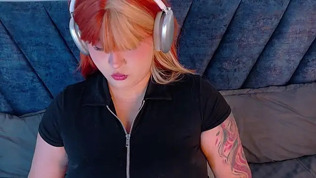 Snapshot of Karmilla_Rosse chatting on April 18, 10:41 am Karmilla Rosse online show from April 18, 10:41 am
