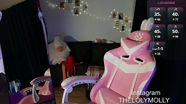 Snapshot of LolyMolli chatting on February 19, 8:20 pm LolyMolli online show from February 19, 8:20 pm