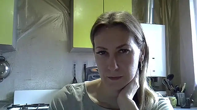 Snapshot of AshleyXHoney chatting on April 23, 6:36 am AshleyXHoney online show from April 23, 6:36 am
