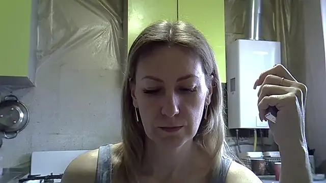 Snapshot of AshleyXHoney chatting on April 24, 7:00 am AshleyXHoney online show from April 24, 7:00 am