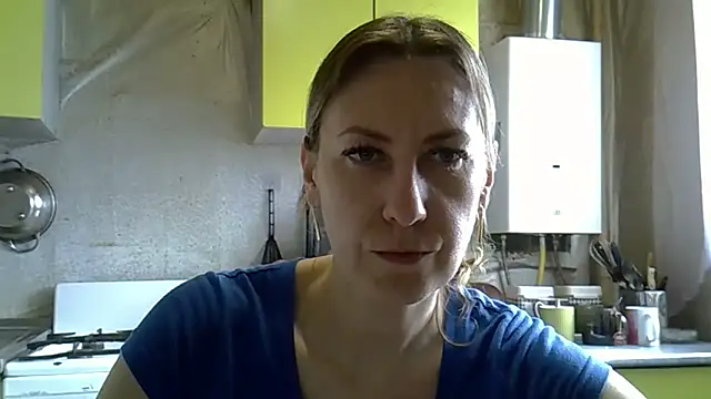 Snapshot of AshleyXHoney chatting on April 28, 6:18 am AshleyXHoney online show from April 28, 6:18 am