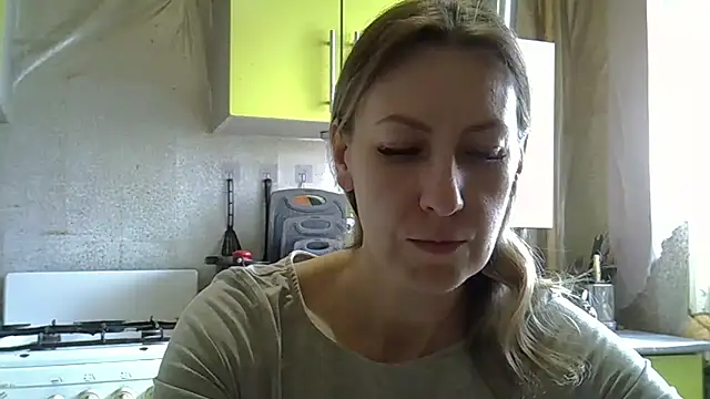 Snapshot of AshleyXHoney chatting on May 6, 6:30 am AshleyXHoney online show from May 6, 6:30 am