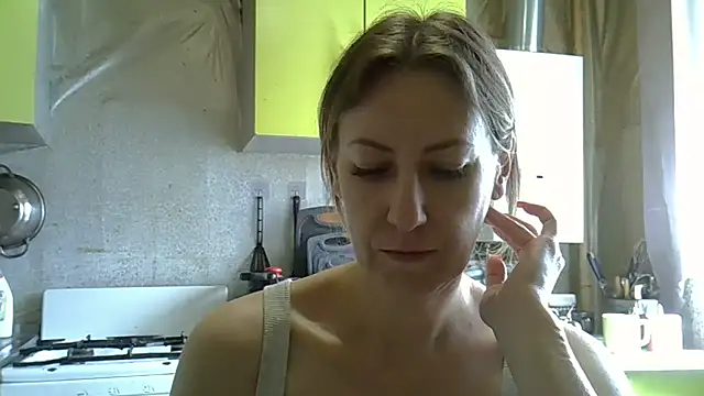 Snapshot of AshleyXHoney chatting on June 2, 7:32 am AshleyXHoney online show from June 2, 7:32 am