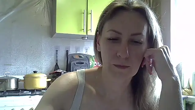 Snapshot of AshleyXHoney chatting on June 3, 7:55 am AshleyXHoney online show from June 3, 7:55 am