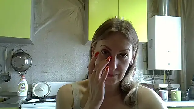 Snapshot of AshleyXHoney chatting on June 4, 6:41 am AshleyXHoney online show from June 4, 6:41 am