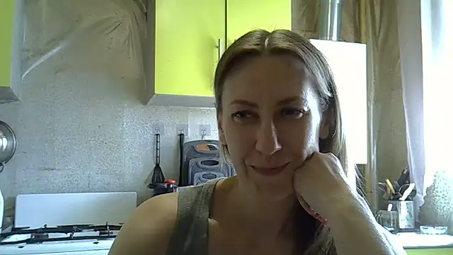 Snapshot of AshleyXHoney chatting on June 10, 7:07 am AshleyXHoney online show from June 10, 7:07 am