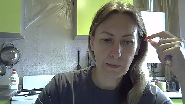 Snapshot of AshleyXHoney chatting on June 15, 8:27 am AshleyXHoney online show from June 15, 8:27 am