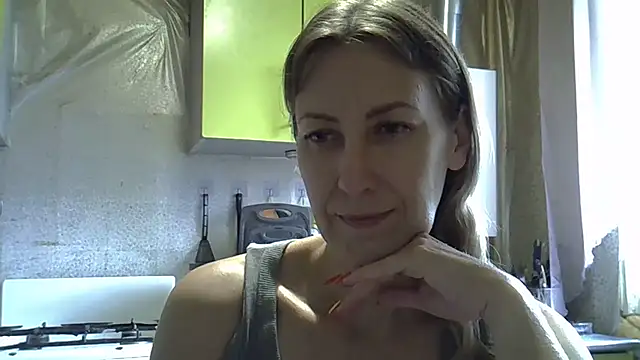 Snapshot of AshleyXHoney chatting on June 16, 8:06 am AshleyXHoney online show from June 16, 8:06 am