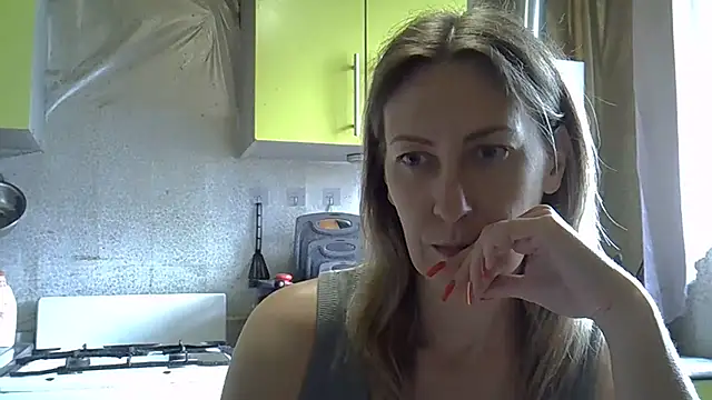 Snapshot of AshleyXHoney chatting on June 18, 9:14 am AshleyXHoney online show from June 18, 9:14 am