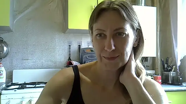 Snapshot of AshleyXHoney chatting on June 23, 6:11 am AshleyXHoney online show from June 23, 6:11 am