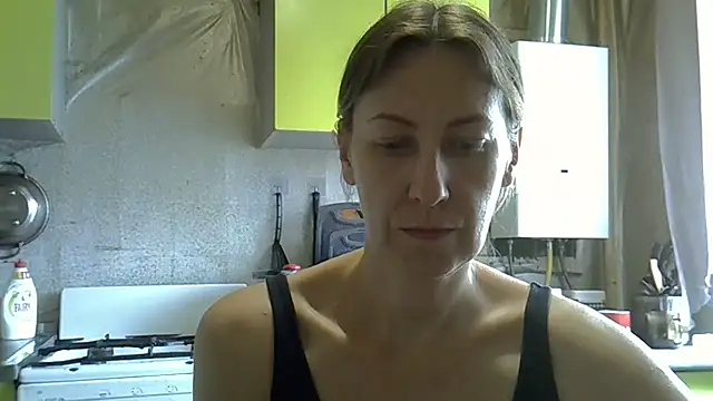 Snapshot of AshleyXHoney chatting on June 24, 8:24 am AshleyXHoney online show from June 24, 8:24 am