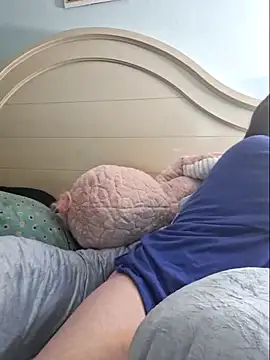 Snapshot of MilfyMrsRobinson chatting on February 14, 12:41 am MilfyMrsRobinson online show from February 14, 12:41 am