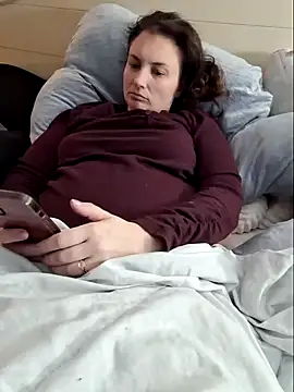 Snapshot of MilfyMrsRobinson chatting on February 18, 1:43 am MilfyMrsRobinson online show from February 18, 1:43 am