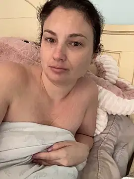 Snapshot of MilfyMrsRobinson chatting on February 25, 4:00 pm MilfyMrsRobinson online show from February 25, 4:00 pm