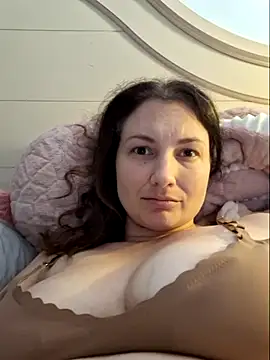 Snapshot of MilfyMrsRobinson chatting on February 26, 1:32 am MilfyMrsRobinson online show from February 26, 1:32 am