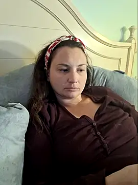 Snapshot of MilfyMrsRobinson chatting on March 7, 9:48 pm MilfyMrsRobinson online show from March 7, 9:48 pm