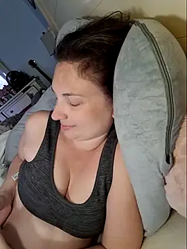 Snapshot of MilfyMrsRobinson chatting on March 12, 9:13 pm MilfyMrsRobinson online show from March 12, 9:13 pm