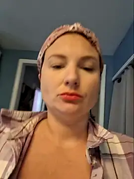 Snapshot of MilfyMrsRobinson chatting on October 15, 3:12 pm MilfyMrsRobinson online show from October 15, 3:12 pm