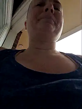 Snapshot of MilfyMrsRobinson chatting on May 7, 3:17 pm MilfyMrsRobinson online show from May 7, 3:17 pm