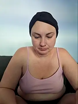 Snapshot of MilfyMrsRobinson chatting on May 14, 1:29 pm MilfyMrsRobinson online show from May 14, 1:29 pm