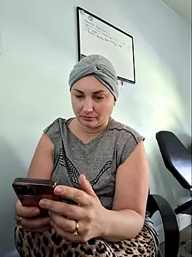 Snapshot of MilfyMrsRobinson chatting on May 18, 1:50 pm MilfyMrsRobinson online show from May 18, 1:50 pm