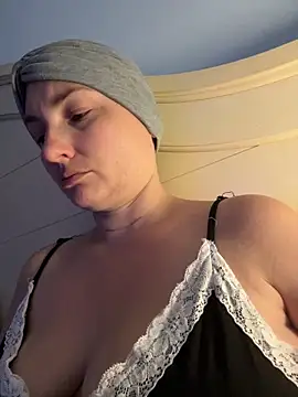 Snapshot of MilfyMrsRobinson chatting on May 26, 10:17 pm MilfyMrsRobinson online show from May 26, 10:17 pm